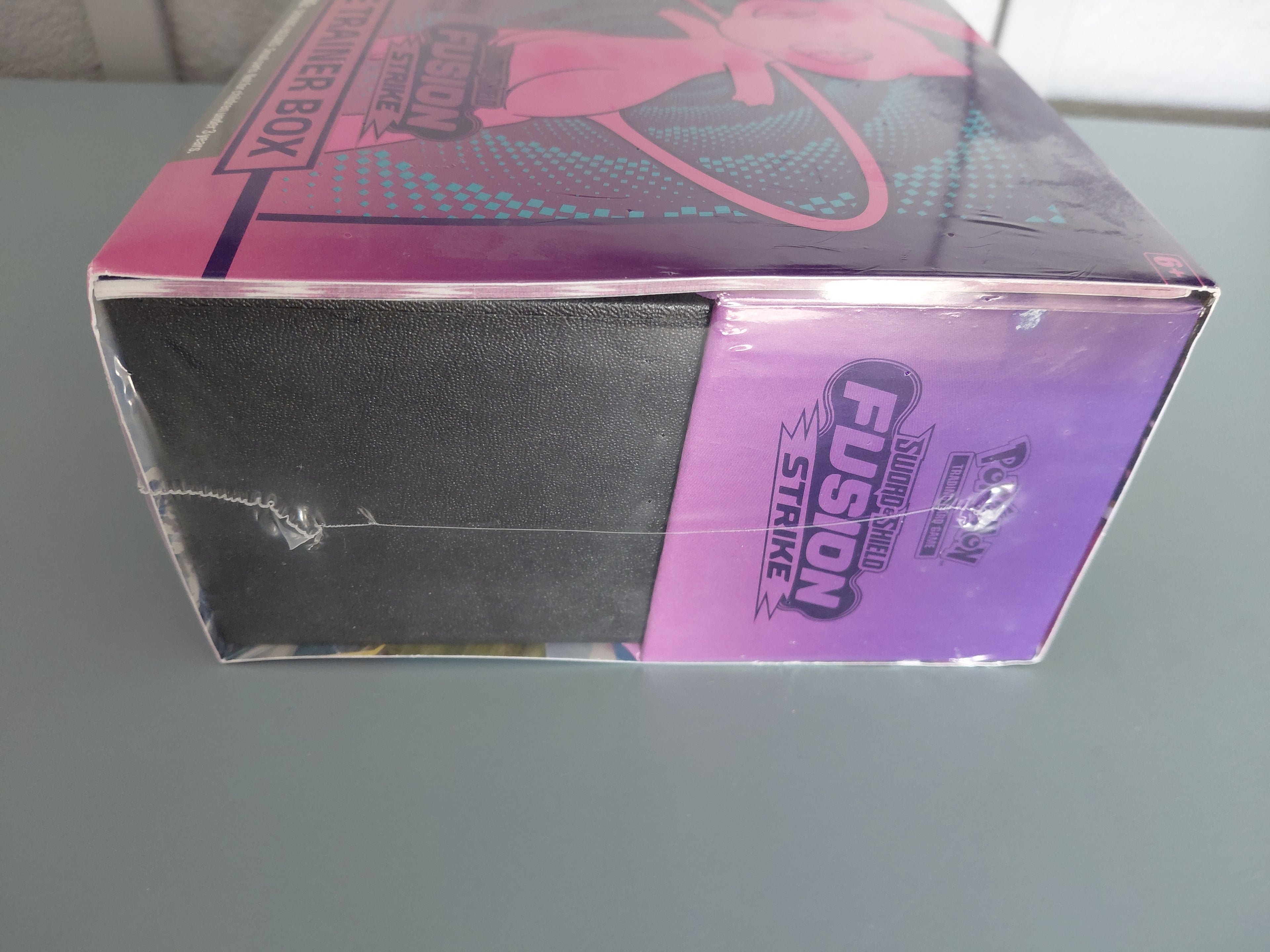 Pokémon Fusion Strike Elite Trainer Box - SWSH08