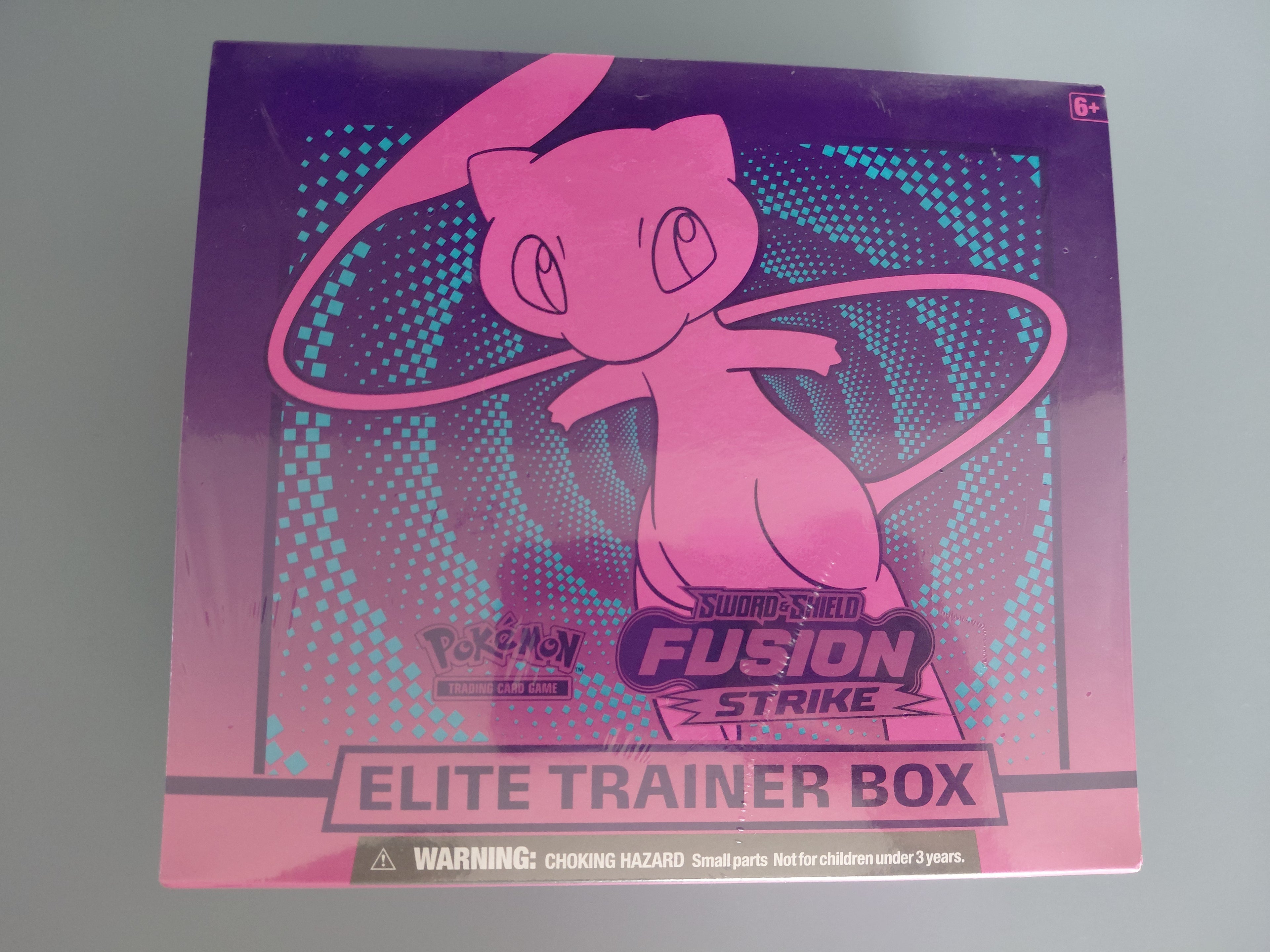 Pokémon Fusion Strike Elite Trainer Box - SWSH08